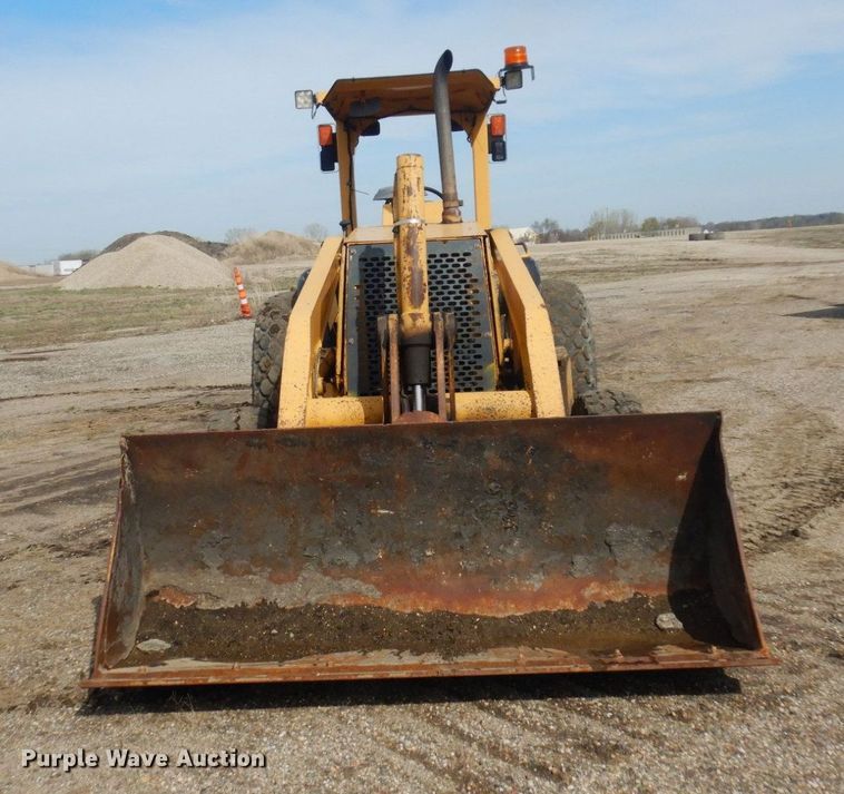 image for item DQ7319 2004 John Deere 210LE  landscape tractor