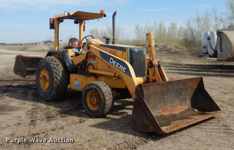 image for item DQ7319 2004 John Deere 210LE  landscape tractor