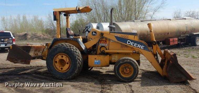 image for item DQ7319 2004 John Deere 210LE  landscape tractor