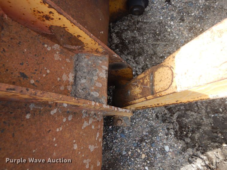 image for item DQ7319 2004 John Deere 210LE  landscape tractor