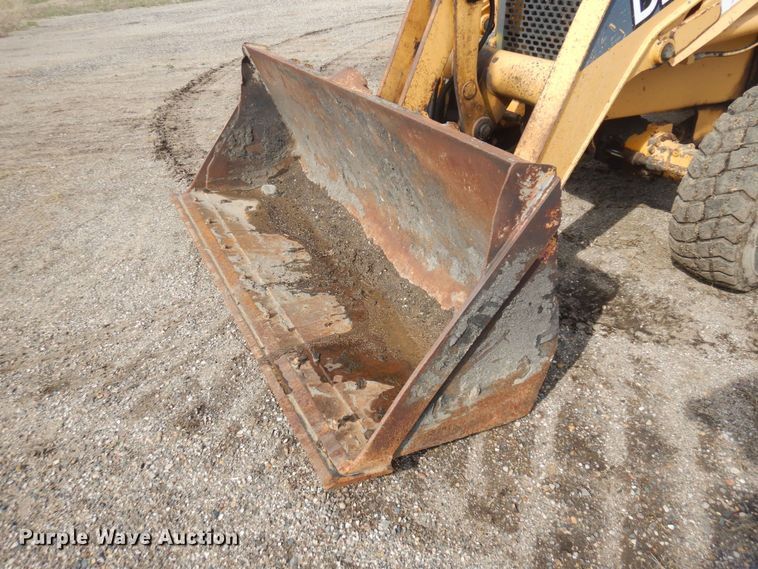 image for item DQ7319 2004 John Deere 210LE  landscape tractor