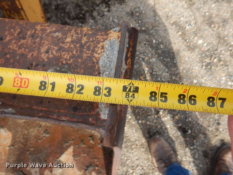 image for item DQ7319 2004 John Deere 210LE  landscape tractor