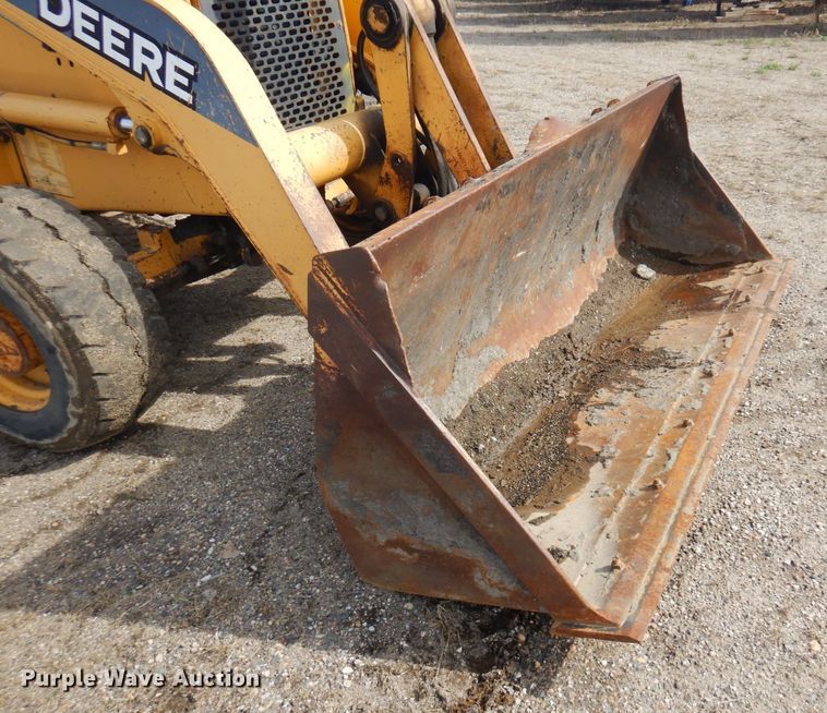 image for item DQ7319 2004 John Deere 210LE  landscape tractor