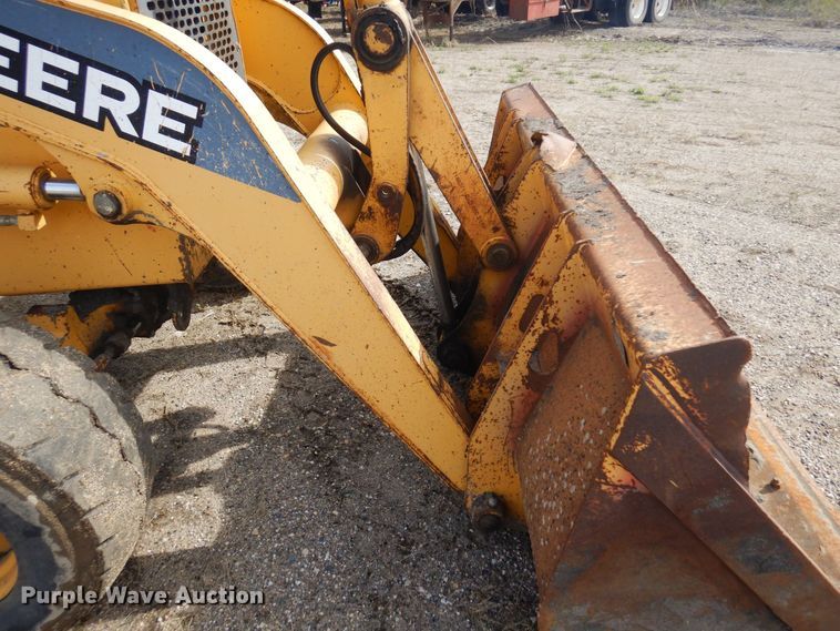 image for item DQ7319 2004 John Deere 210LE  landscape tractor