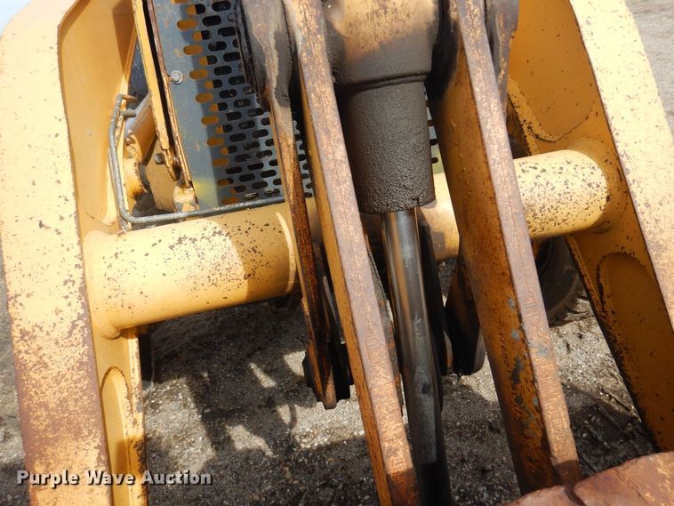 image for item DQ7319 2004 John Deere 210LE  landscape tractor