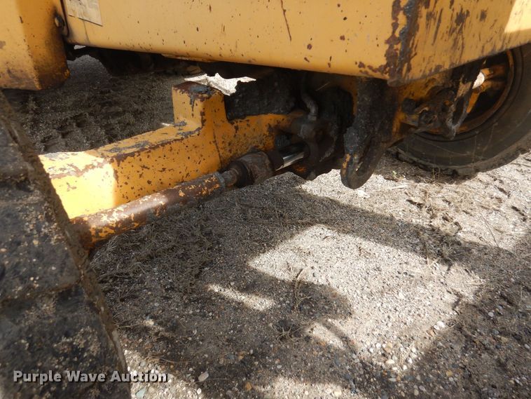 image for item DQ7319 2004 John Deere 210LE  landscape tractor