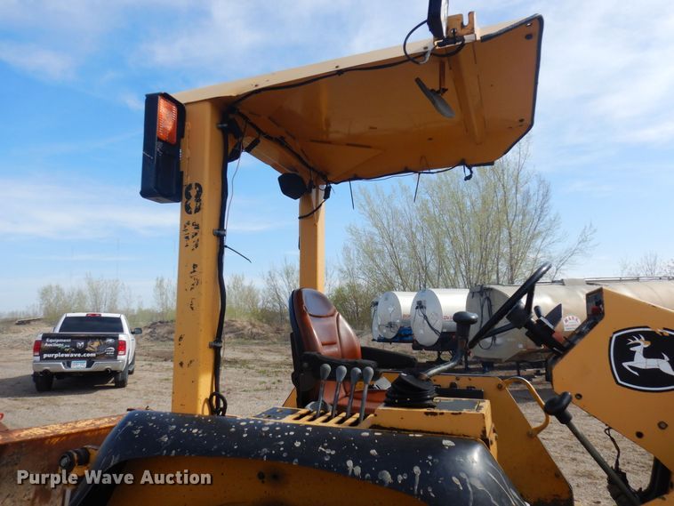 image for item DQ7319 2004 John Deere 210LE  landscape tractor