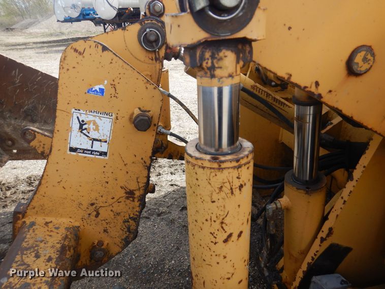 image for item DQ7319 2004 John Deere 210LE  landscape tractor