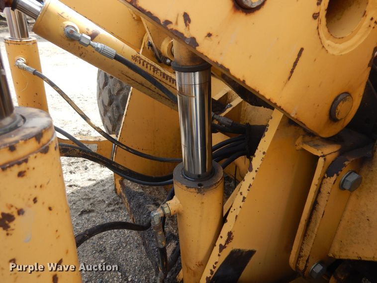 image for item DQ7319 2004 John Deere 210LE  landscape tractor