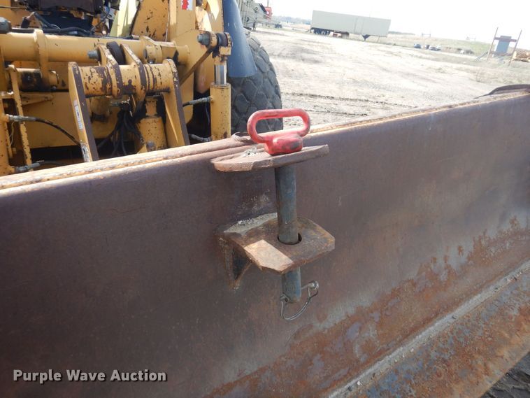 image for item DQ7319 2004 John Deere 210LE  landscape tractor