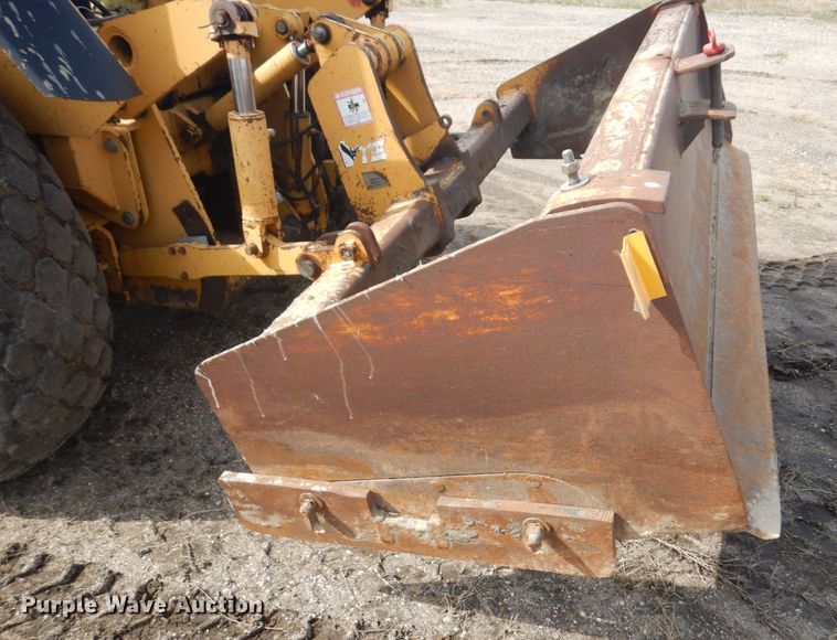 image for item DQ7319 2004 John Deere 210LE  landscape tractor