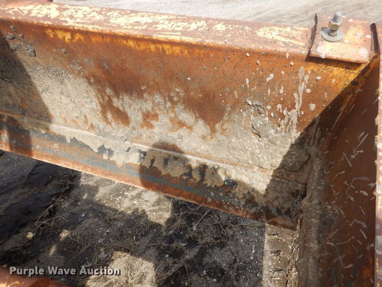 image for item DQ7319 2004 John Deere 210LE  landscape tractor