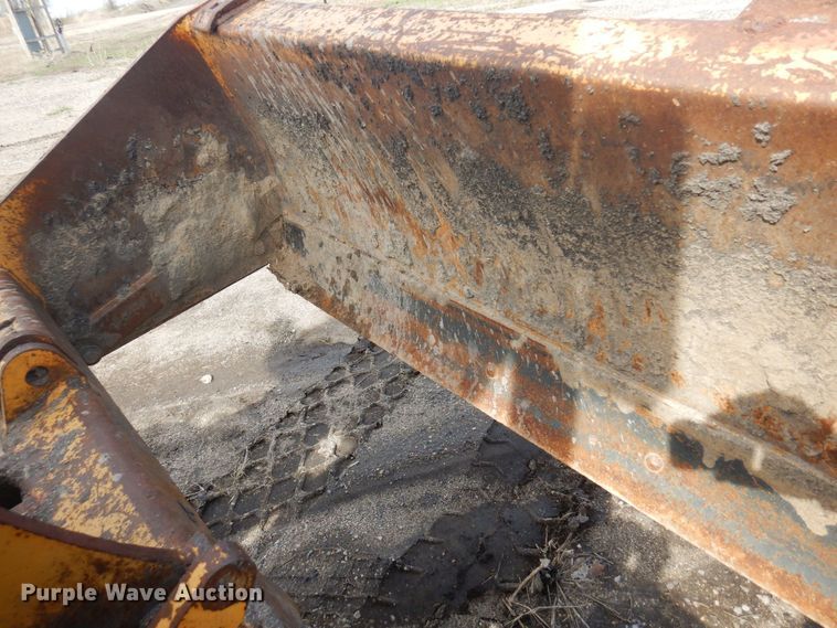 image for item DQ7319 2004 John Deere 210LE  landscape tractor