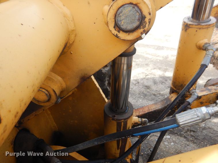 image for item DQ7319 2004 John Deere 210LE  landscape tractor