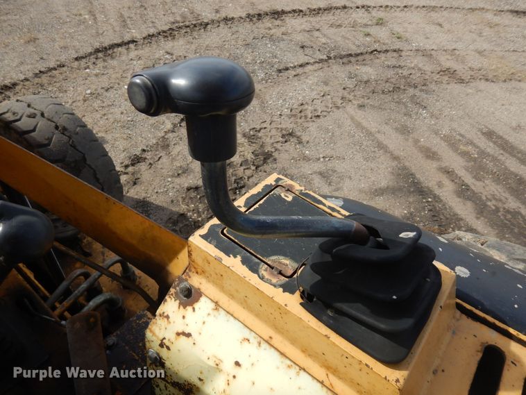 image for item DQ7319 2004 John Deere 210LE  landscape tractor