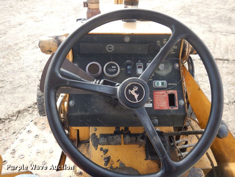 image for item DQ7319 2004 John Deere 210LE  landscape tractor