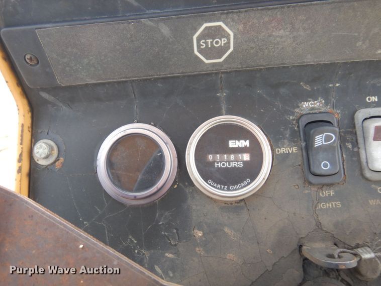 image for item DQ7319 2004 John Deere 210LE  landscape tractor