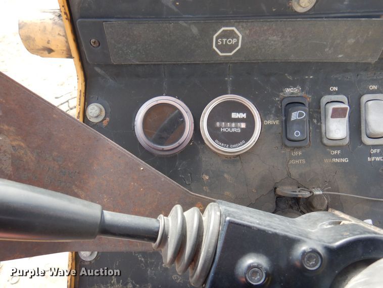 image for item DQ7319 2004 John Deere 210LE  landscape tractor