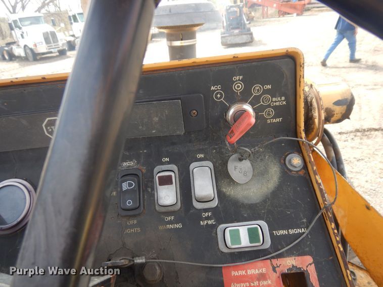 image for item DQ7319 2004 John Deere 210LE  landscape tractor