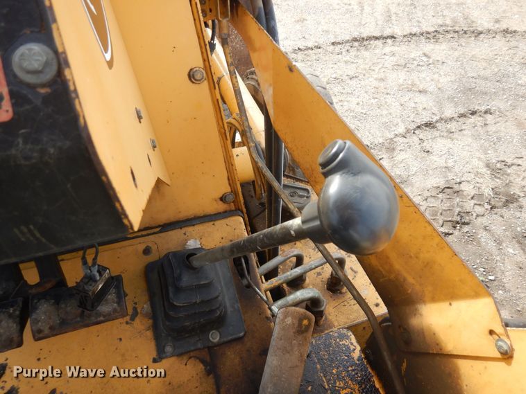 image for item DQ7319 2004 John Deere 210LE  landscape tractor