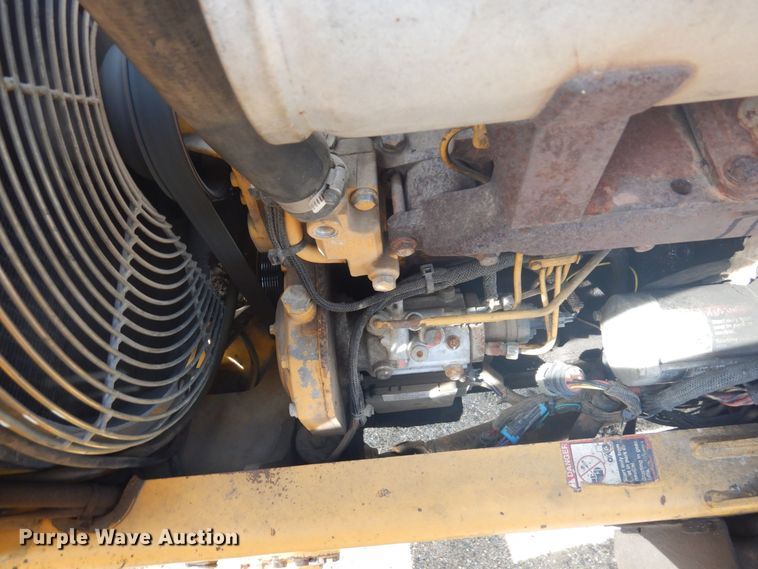 image for item DQ7319 2004 John Deere 210LE  landscape tractor