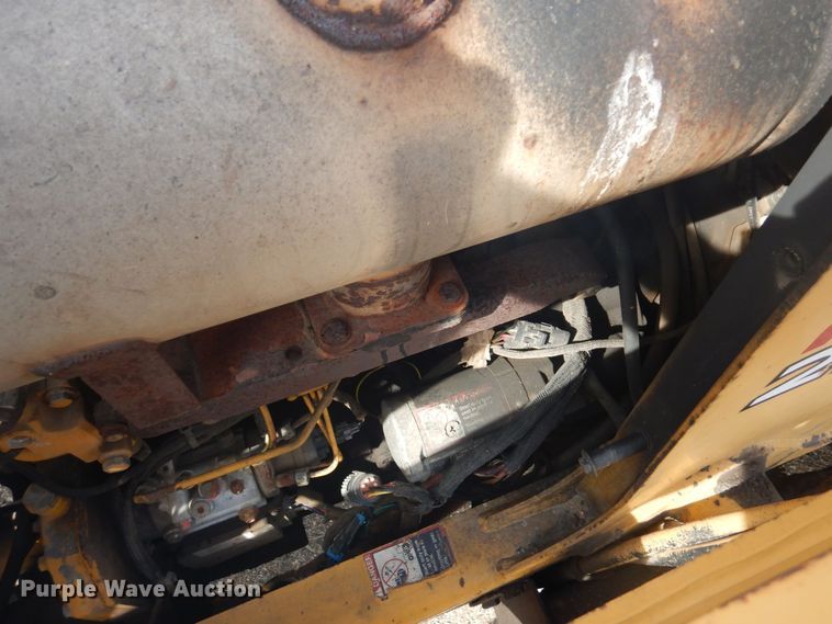 image for item DQ7319 2004 John Deere 210LE  landscape tractor