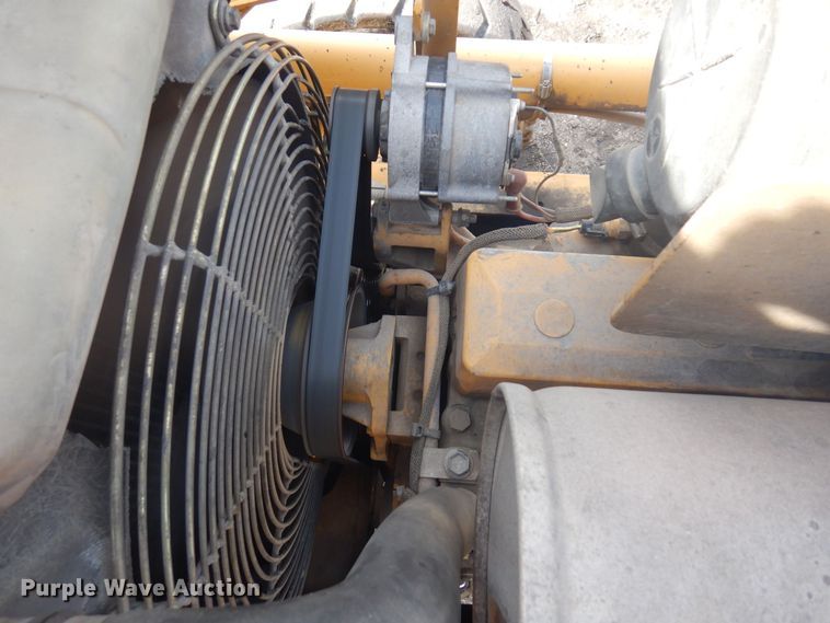 image for item DQ7319 2004 John Deere 210LE  landscape tractor