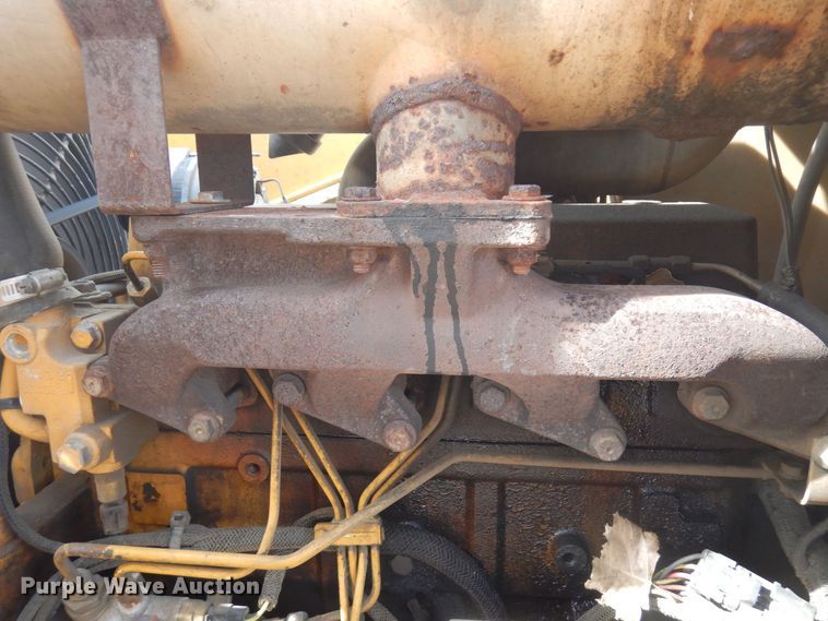 image for item DQ7319 2004 John Deere 210LE  landscape tractor