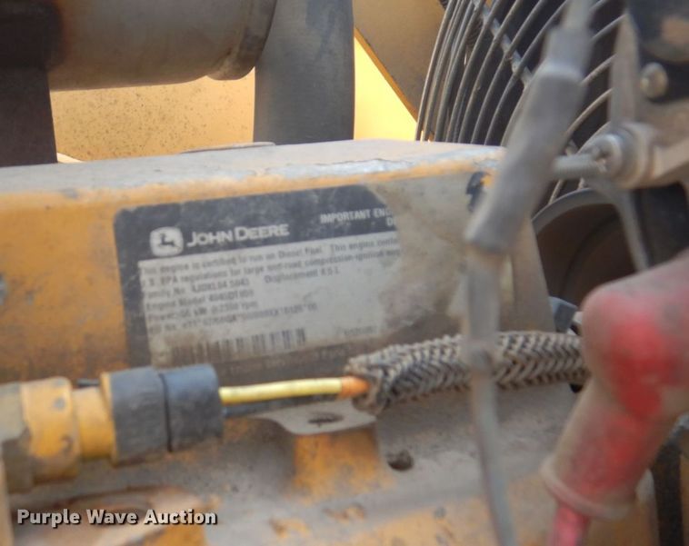 image for item DQ7319 2004 John Deere 210LE  landscape tractor