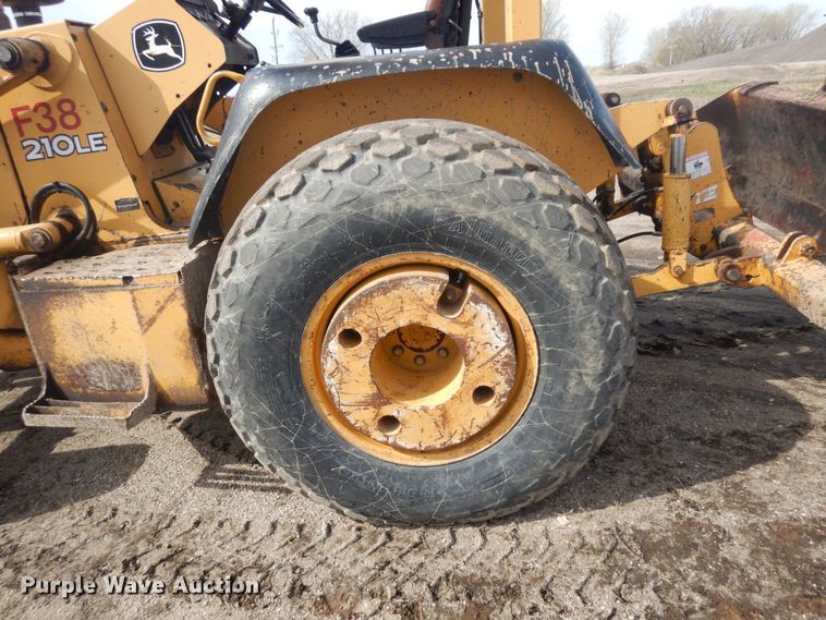 image for item DQ7319 2004 John Deere 210LE  landscape tractor