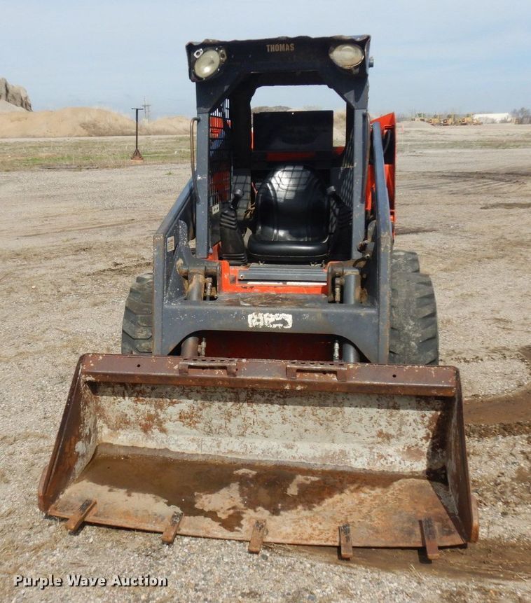 image for item DQ7320 2002 Thomas T153S  skid steer loader