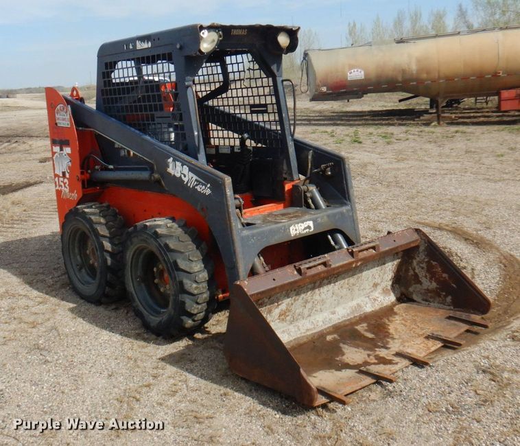 image for item DQ7320 2002 Thomas T153S  skid steer loader