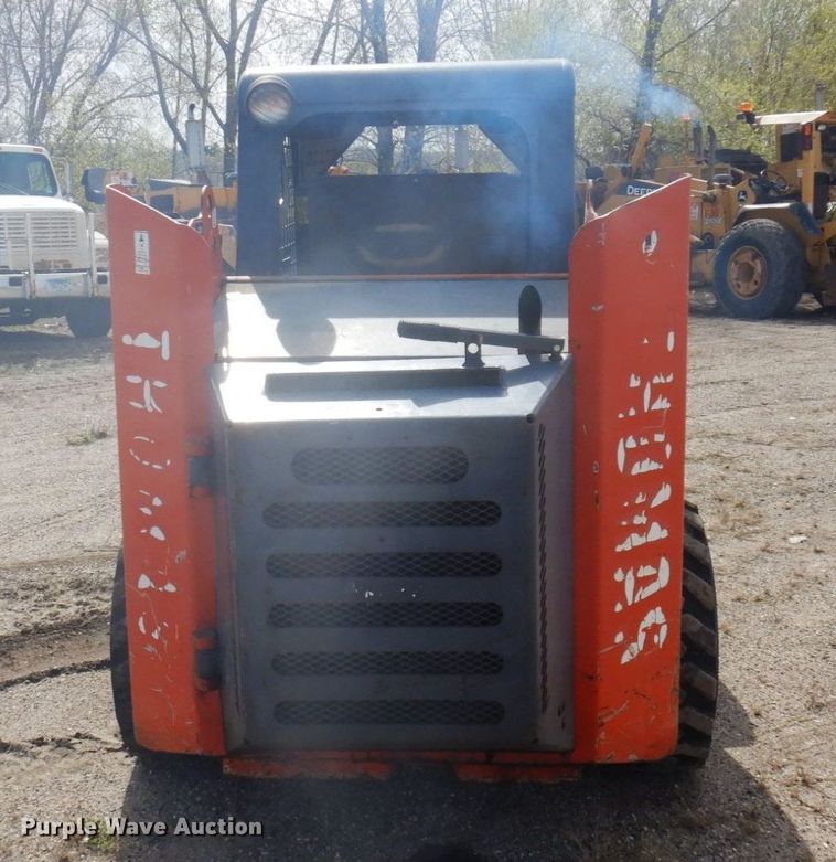 image for item DQ7320 2002 Thomas T153S  skid steer loader