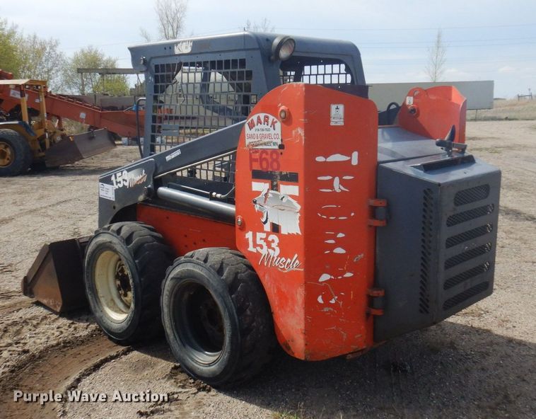 image for item DQ7320 2002 Thomas T153S  skid steer loader