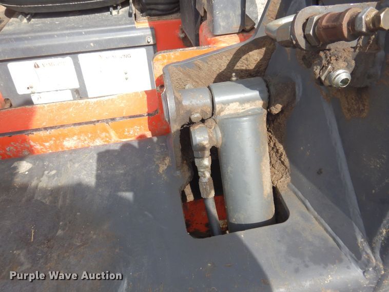 image for item DQ7320 2002 Thomas T153S  skid steer loader