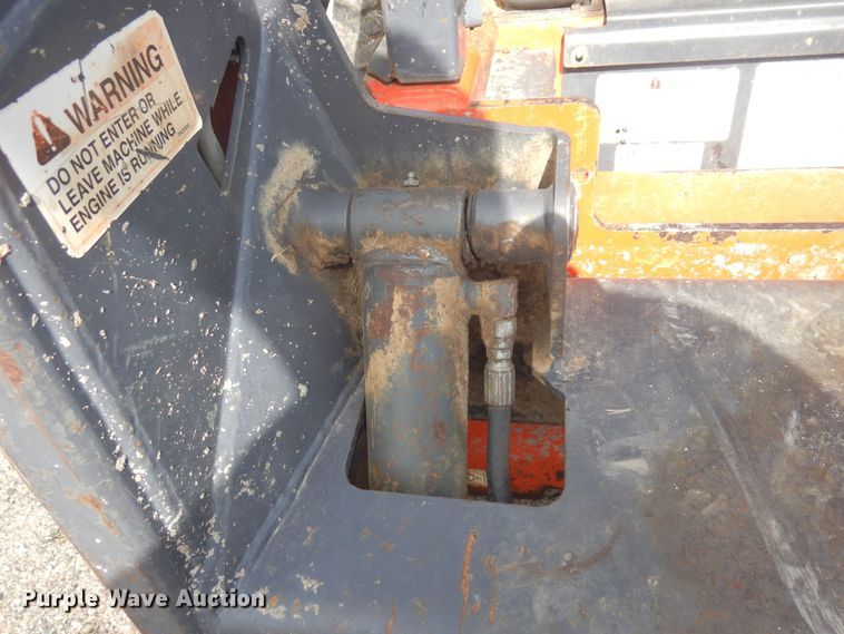 image for item DQ7320 2002 Thomas T153S  skid steer loader