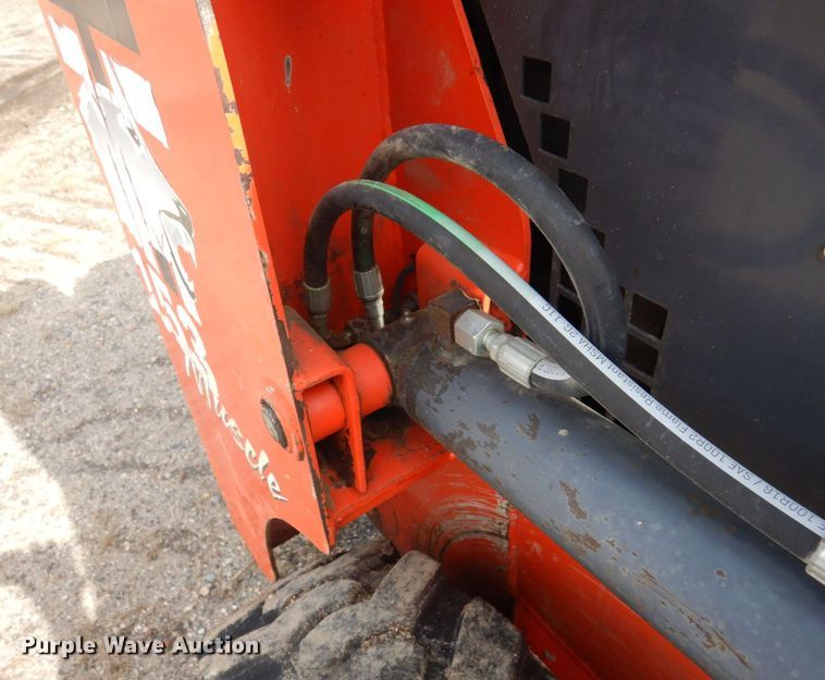 image for item DQ7320 2002 Thomas T153S  skid steer loader