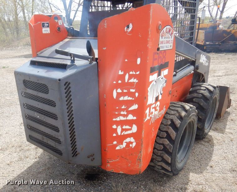 image for item DQ7320 2002 Thomas T153S  skid steer loader