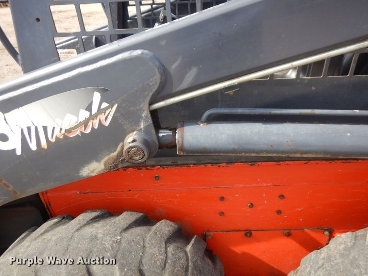 image for item DQ7320 2002 Thomas T153S  skid steer loader