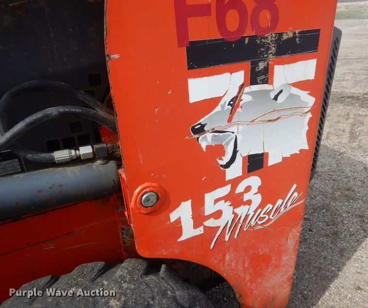 image for item DQ7320 2002 Thomas T153S  skid steer loader