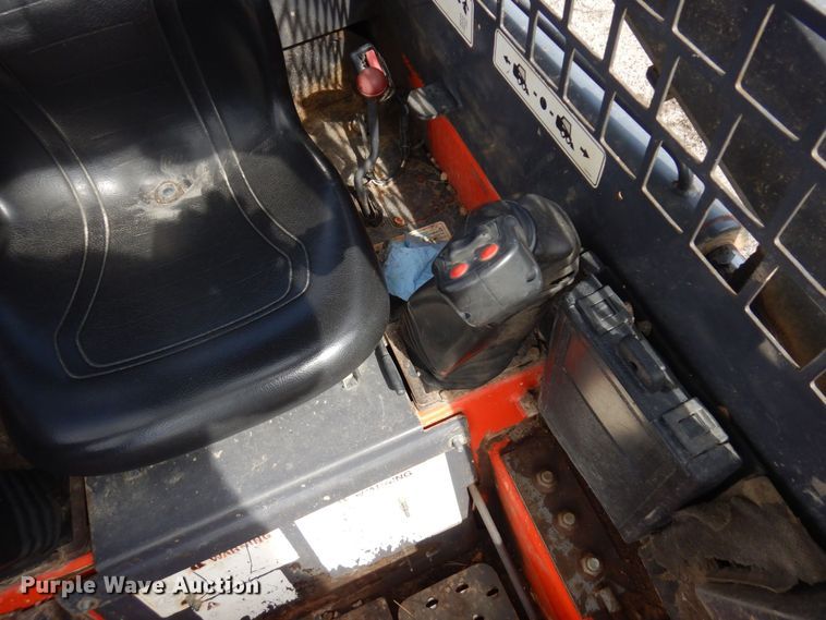 image for item DQ7320 2002 Thomas T153S  skid steer loader