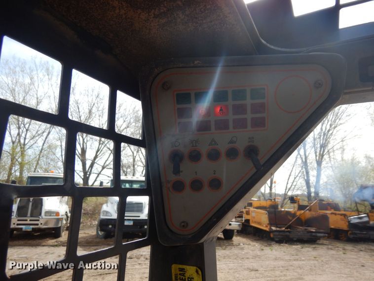 image for item DQ7320 2002 Thomas T153S  skid steer loader