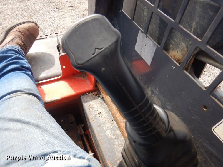 image for item DQ7320 2002 Thomas T153S  skid steer loader