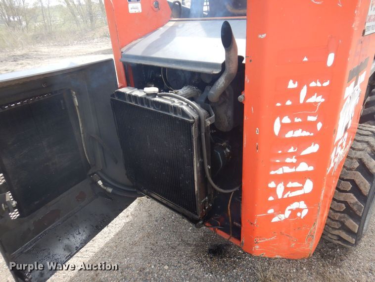 image for item DQ7320 2002 Thomas T153S  skid steer loader