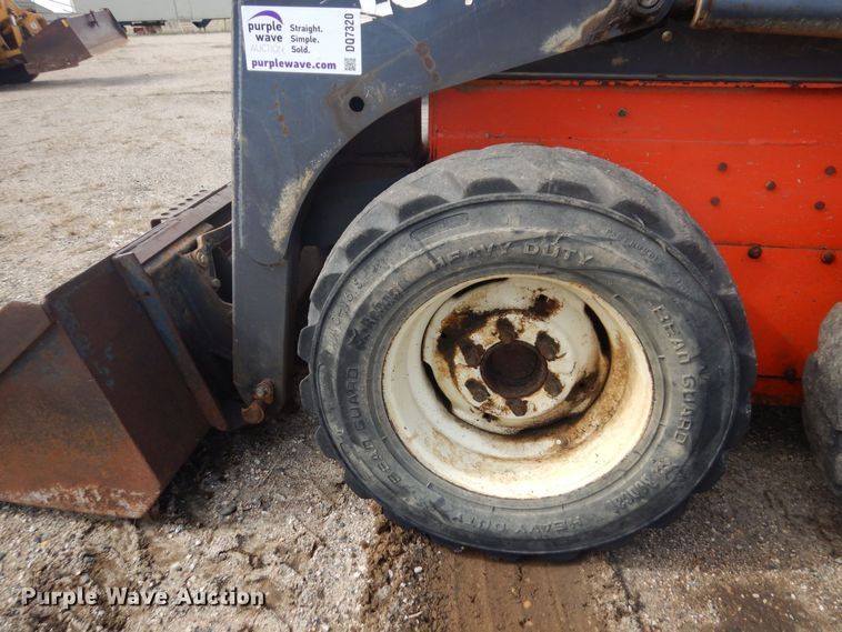 image for item DQ7320 2002 Thomas T153S  skid steer loader