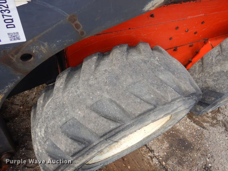 image for item DQ7320 2002 Thomas T153S  skid steer loader