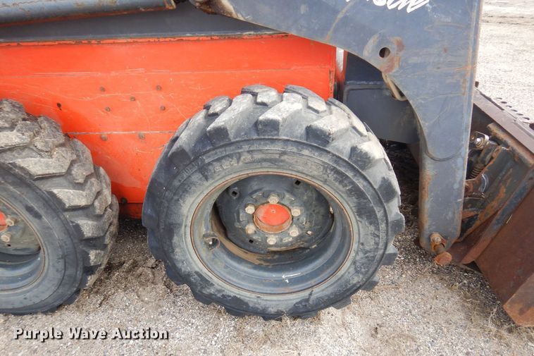 image for item DQ7320 2002 Thomas T153S  skid steer loader