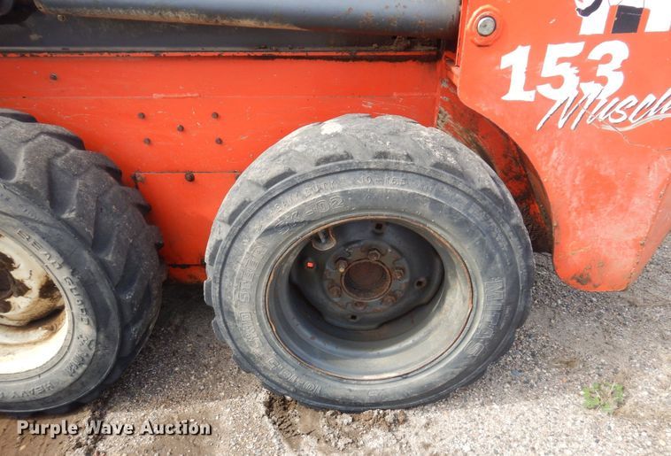 image for item DQ7320 2002 Thomas T153S  skid steer loader