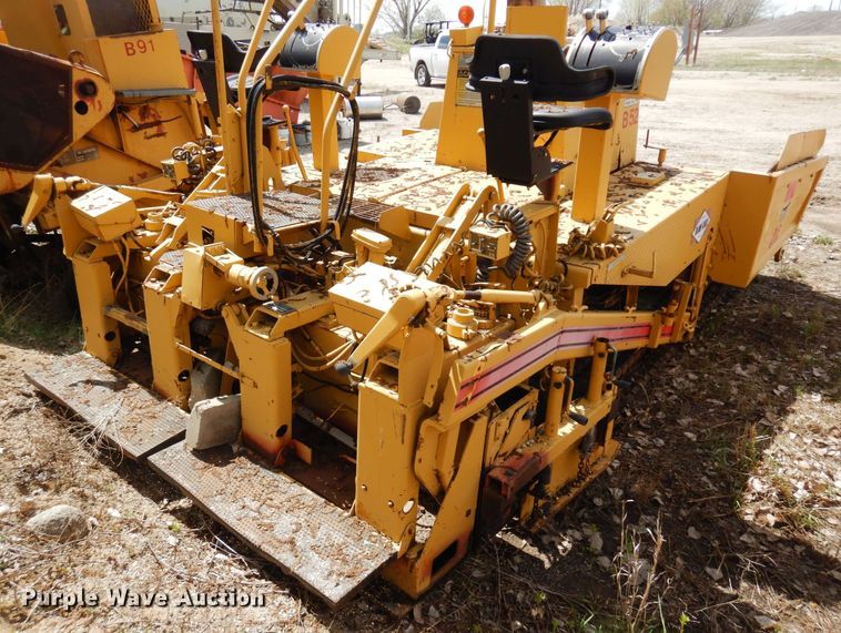 image for item DQ7322 1992 Blaw-Knox PF 400-A  paver