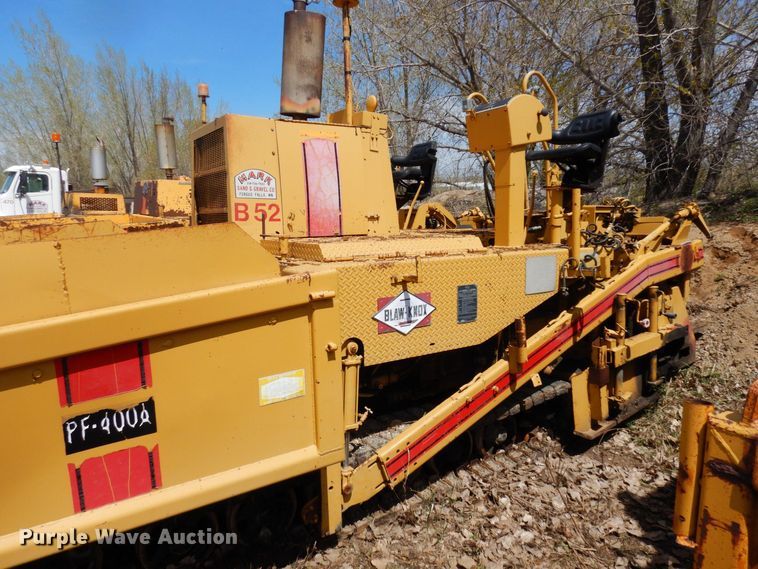 image for item DQ7322 1992 Blaw-Knox PF 400-A  paver